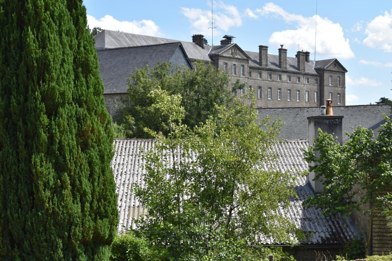 Gites In Le Neufbourg -Mortain ภายนอก รูปภาพ